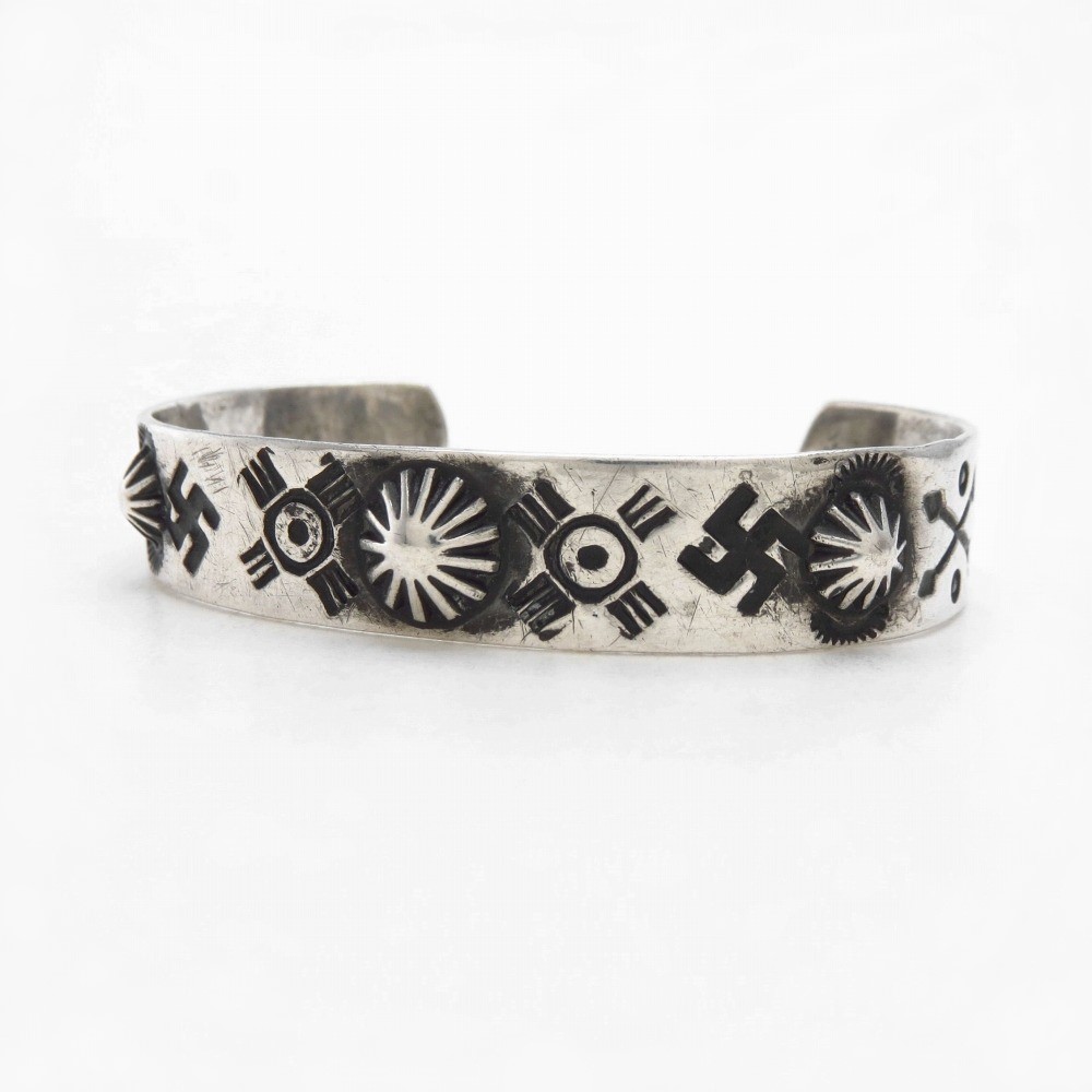 【Arrow Novelty】Repouse & 卍 Stamped Coin Silver Cuff  c.1925～