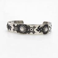 【Arrow Novelty】Repouse & 卍 Stamped Coin Silver Cuff  c.1925～