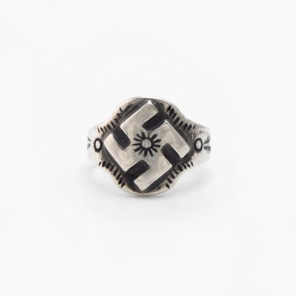 Antique【R.S.DAVIS】卍 Applique CigarBand Ring in Silver c.1930