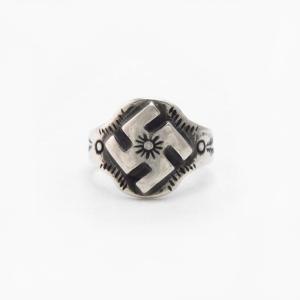 Antique【R.S.DAVIS】卍 Applique CigarBand Ring in Silver c.1930