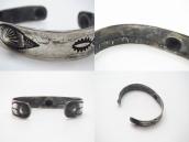 Atq Navajo Repoused & Arrows Stamped IngotSilver Cuff c.1920
