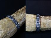 Atq Shell Repousse & 卍 Stamped Silver Cuff Bracelet  c.1925～