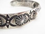 Atq Shell Repousse & 卍 Stamped Silver Cuff Bracelet  c.1925～