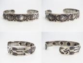 Atq Shell Repousse & 卍 Stamped Silver Cuff Bracelet  c.1925～