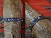 Atq Shell Repousse & 卍 Stamped Silver Cuff Bracelet  c.1925～