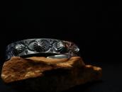 Atq Shell Repousse & 卍 Stamped Silver Cuff Bracelet  c.1925～