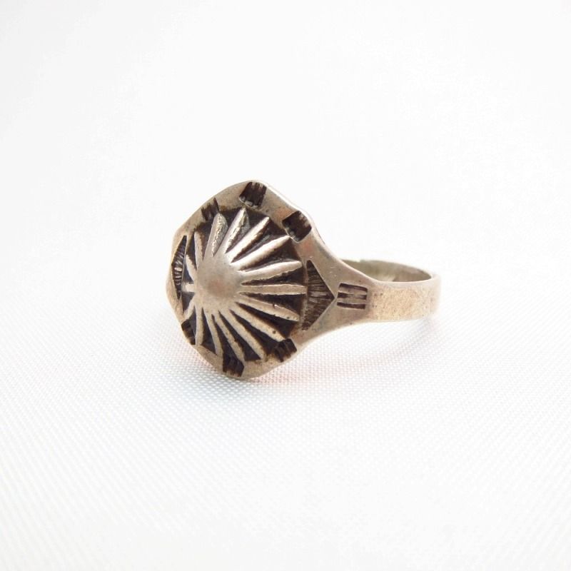 Antique Concho Repoused Silver Tourist Ring  c.1930～