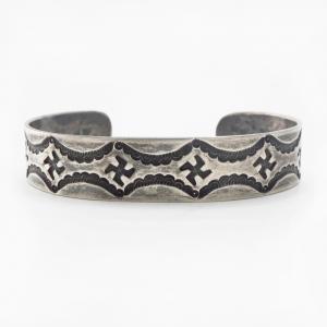 Atq Navajo 卍/Whirling Logs Stamped Ingot Silver Cuff c.1925～