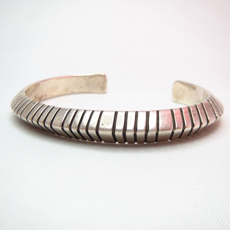 OLDPAWN Engraving Triangle Wire Cuff Bracelet
