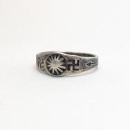 Antique Shell Repouse & 卍 Stamped Narrow Silver Ring  c.1930