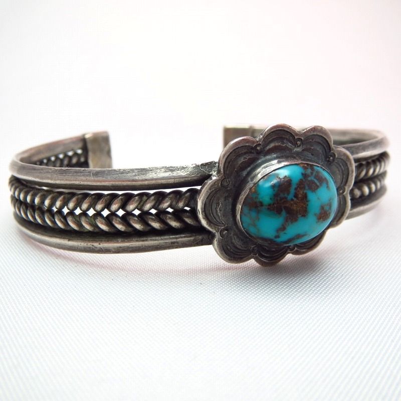 Vintage Twistedwire Cuff w/Blue Diamond TQ  c.1950