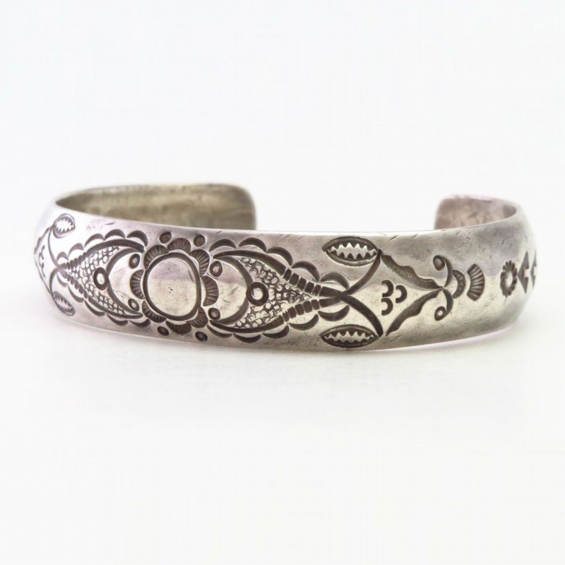【Awa Tsireh】Historic Domed & Stamped Silver Cuff c.1930～