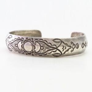 【Awa Tsireh】Historic Domed & Stamped Silver Cuff c.1930～