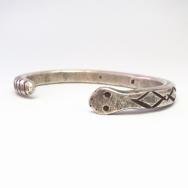 【Dyaami Lewis】 Acoma Snake Shape Stamped Silver Cuff  M-L