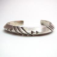 Vintage Engraving Heavy TriangleWire Cuff  c.1970