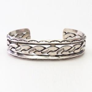 Atq【IH】Coin Silver Flat Twisted & Triangle Wires Cuff c.1930