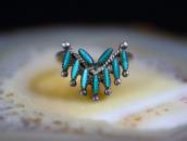 Vintage Zuni Needlepoint Turquoise "V"Shaped Ring  c.1965～