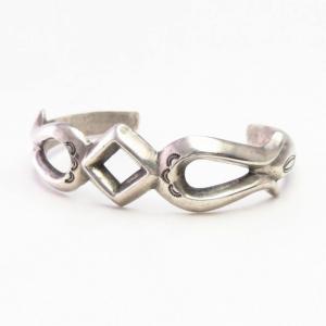 Vintage Navajo Stamped Sandcast Cuff in Silver  c.1940～