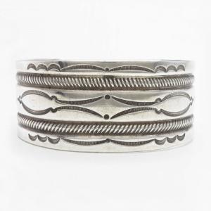 Attr. to【NAVAJO GUILD】Chiseled & Stamped Silver Cuff c.1940～