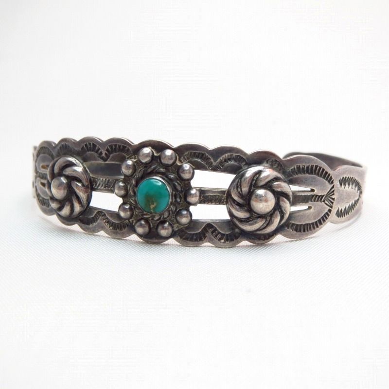 Antique 【IH】 Coin Silver Scalloped Edge Cuff Bracelet c.1930