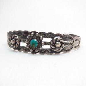 Antique 【IH】 Coin Silver Scalloped Edge Cuff Bracelet c.1930