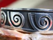 【Elgene Sehongva】Old Hopi Overlay Cuff Bracelet c.1975～