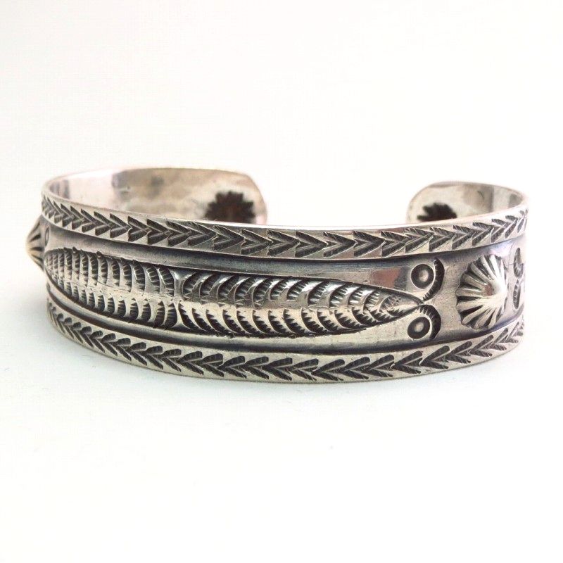 Antique Navajo Repoused & Stamped Silver Cuff  c.1915～