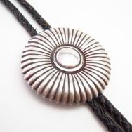 【Jerry Roan】 Navajo Burst Stamped Concho Clasp Bolo  c.1960～