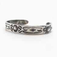 【GARDEN OF THE GODS】Repoused & 卍 Stamped Silver Cuff c.1925