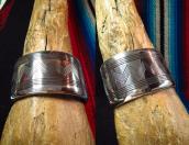 【Thomas Curtis】 Navajo Chevron Lined Heavy Silver Wide Cuff