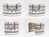 【Thomas Curtis】 Navajo Chevron Lined Heavy Silver Wide Cuff