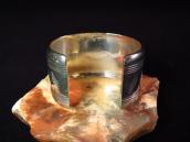 【Thomas Curtis】 Navajo Chevron Lined Heavy Silver Wide Cuff