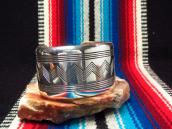 【Thomas Curtis】 Navajo Chevron Lined Heavy Silver Wide Cuff