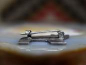 Atq Crossed Arrows Stamped Small Bear Pin in Silver c.1925～