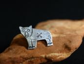 Atq Crossed Arrows Stamped Small Bear Pin in Silver c.1925～
