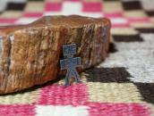 Antique 【Maisel's】 Crossed Arrows Stamped Small Pin  c.1940～