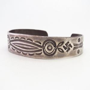 Antique Navajo 卍 & Arrows Stamped Ingot Silver Cuff  c.1925～