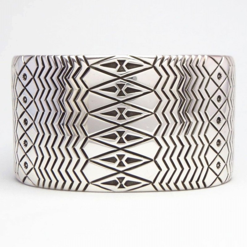【Thomas Curtis】 Navajo Multi Stamped Heavy Silver Wide Cuff