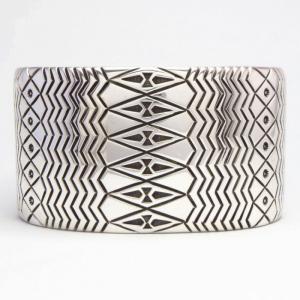 【Thomas Curtis】 Navajo Multi Stamped Heavy Silver Wide Cuff