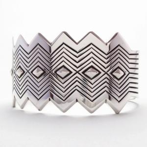 【Thomas Curtis】 ZigZag Edged Stamped Heavy Silver Wide Cuff