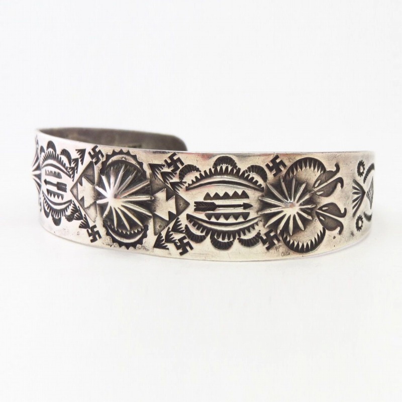 【GARDEN OF THE GODS】Atq Repoused Coin Silver Cuff  c.1930