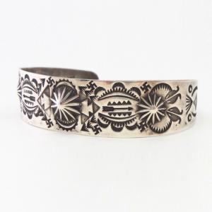 【GARDEN OF THE GODS】Atq Repoused Coin Silver Cuff  c.1930