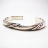 Vintage Engraving Narrow Cuff Bracelet  c.1940～