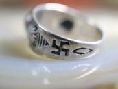 Atq Navajo Concho Repoused & 卍 Stamped Silver Ring c.1930