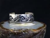【Lawrence Saufkie】Hopi Silver Overlay Domed Wide Cuff c.1980