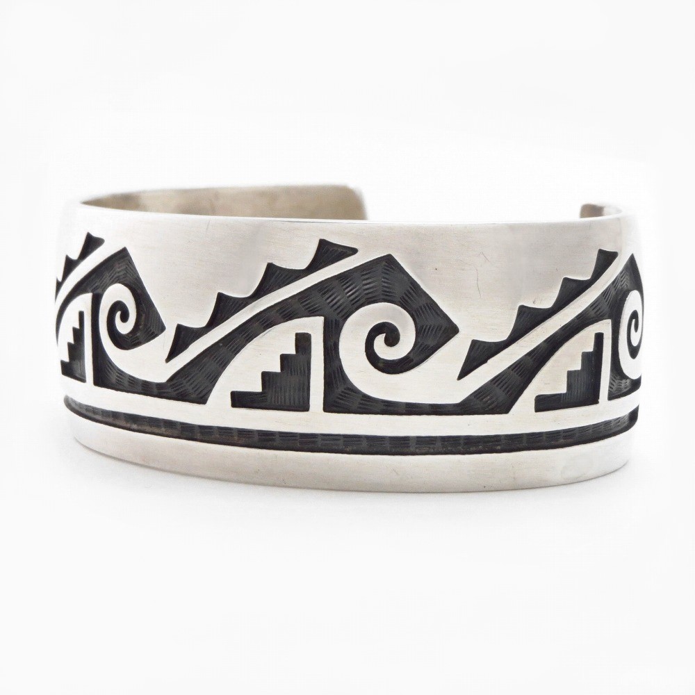 【Lawrence Saufkie】Hopi Silver Overlay Domed Wide Cuff c.1980