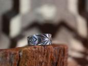 【Mark Chee】 Navajo Filed & Stamped Silver Band Ring  c.1955～