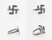 Atq Navajo 卍 Face Narrow Shank Small Ring in Silver c.1925～