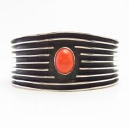 【Johnny Mike Begay】 Navajo Tracks Style Cuff w/Coral c.1960～